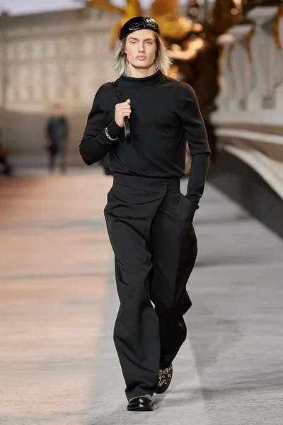 Look 1